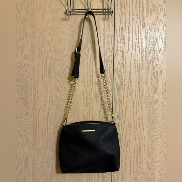 Steve Madden Handbags - Steve Madden Black Purse With Gold Chain Handle